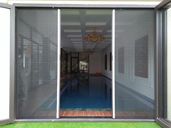 rèm ngăn lạnh kèm lưới chống côn trùng