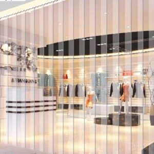 Rèm ngăn lạnh trắng trong sử dụng ở trung tâm thương mại