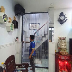 Cửa xếp lá nhựa Polycarbonate hệ V8