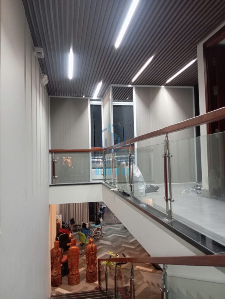 Thi công vách ngăn rèm tổ ong