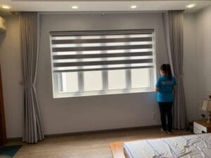 Rèm tổ ong lắp trên kính giúp cách nhiệt hiệu quả