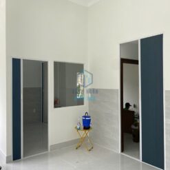 Cửa xếp tổ ong lắp tại cửa đi