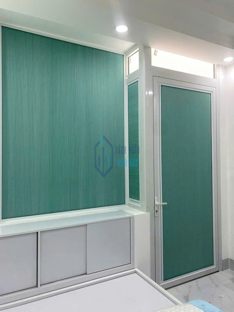 vách ngăn điều hòa-vách ngăn phòng khách và bếp nhà ống