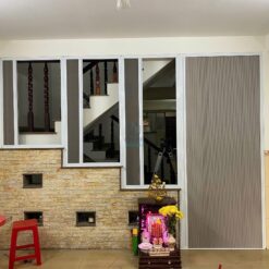 Vách ngăn tổ ong lắp đặt tại vị trí bậc cầu thang