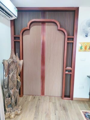 vách tổ ong ngăn phòng thờ hiện đại