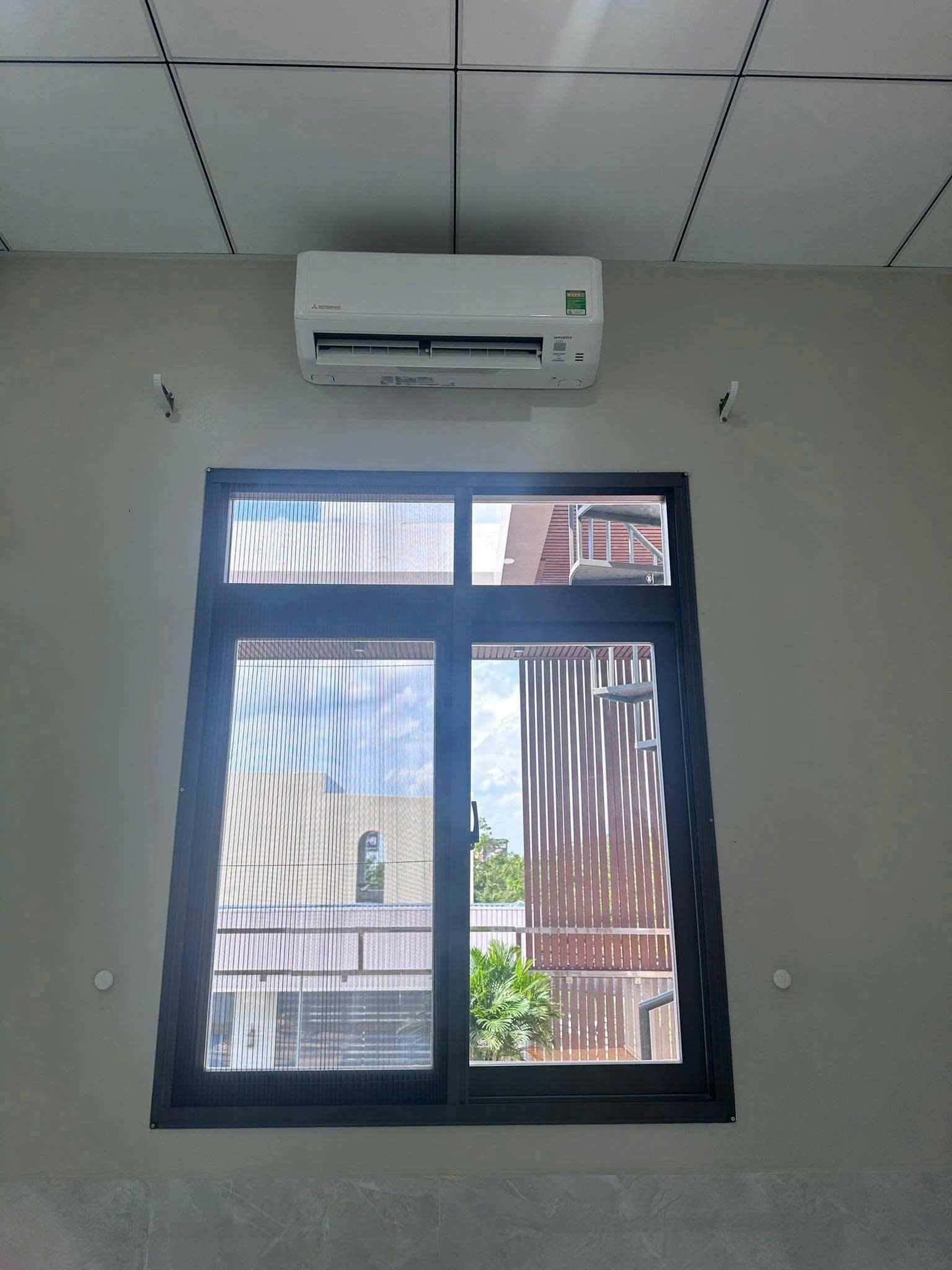 Cửa lưới chống muỗi là giải pháp vật lý an toàn, không hóa chất, bảo vệ sức khỏe cho gia đình, đặc biệt là trẻ nhỏ.
