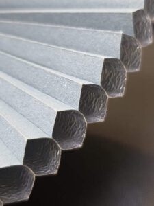 Chi tiết cấu tạo vải rèm tổ ong dùng làm vách ngăn phòng