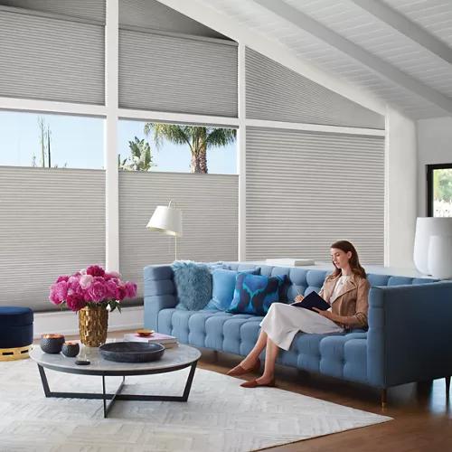 Báo giá rèm tổ ong phụ thuộc loại vải và kiểu vận hành