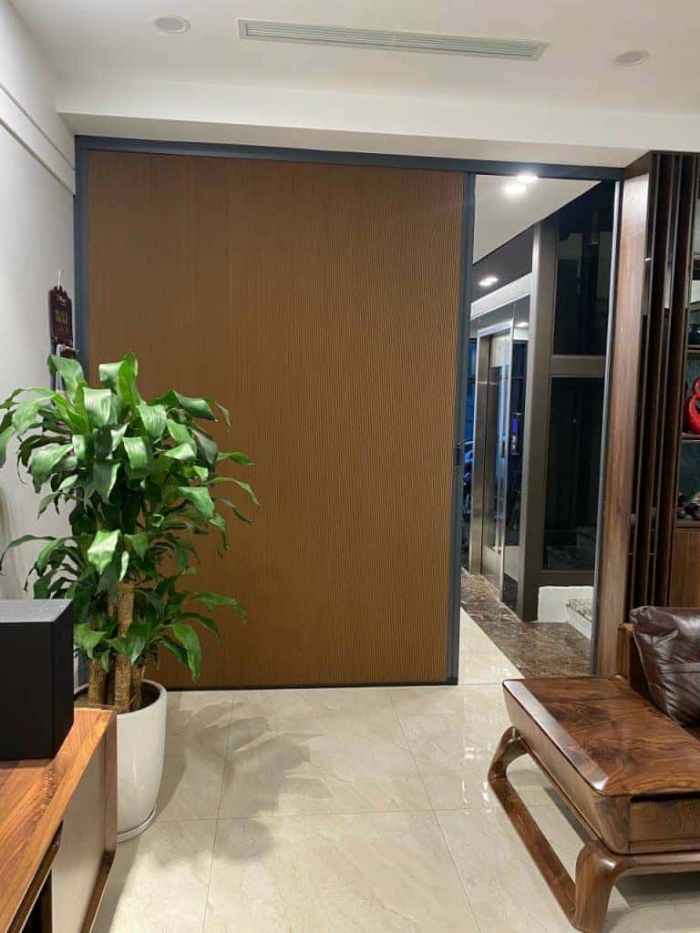 Vách ngăn rèm tổ ong giúp tối ưu không gian và tăng thẩm mỹ cho nhà phố, quán cafe