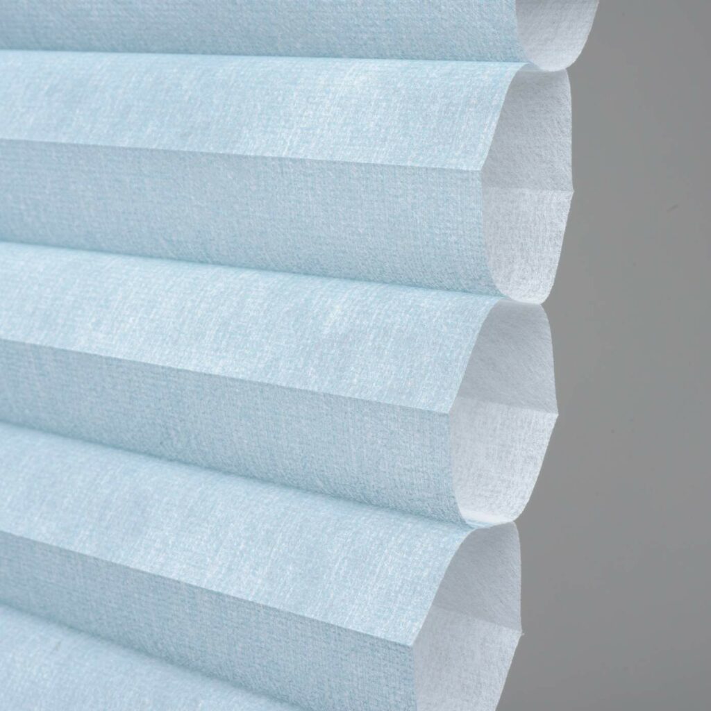 Cấu trúc rèm tổ ong cách nhiệt giữ lớp không khí trong ô tổ ong