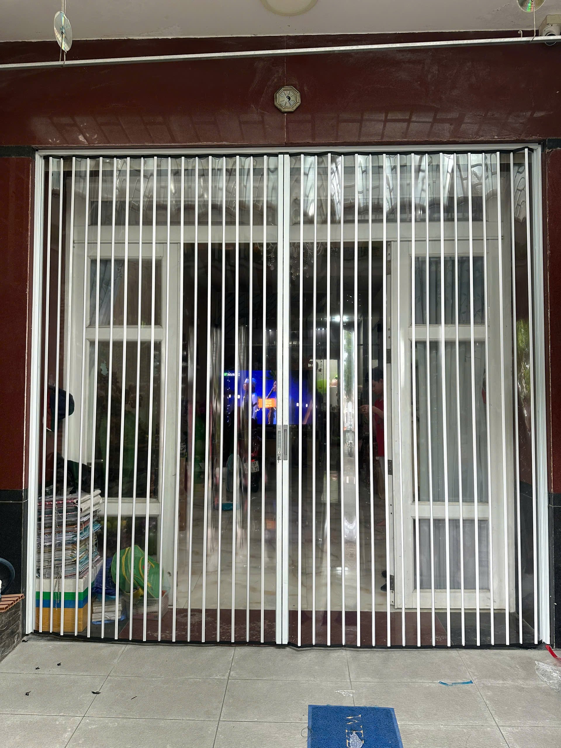Cửa nhựa lá trong polycarbonate