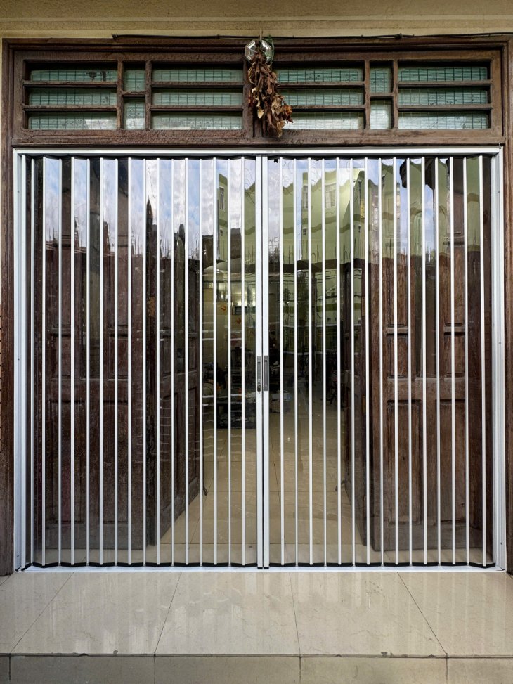 Cửa nhựa trong suốt Polycarbonat - Ảnh 3