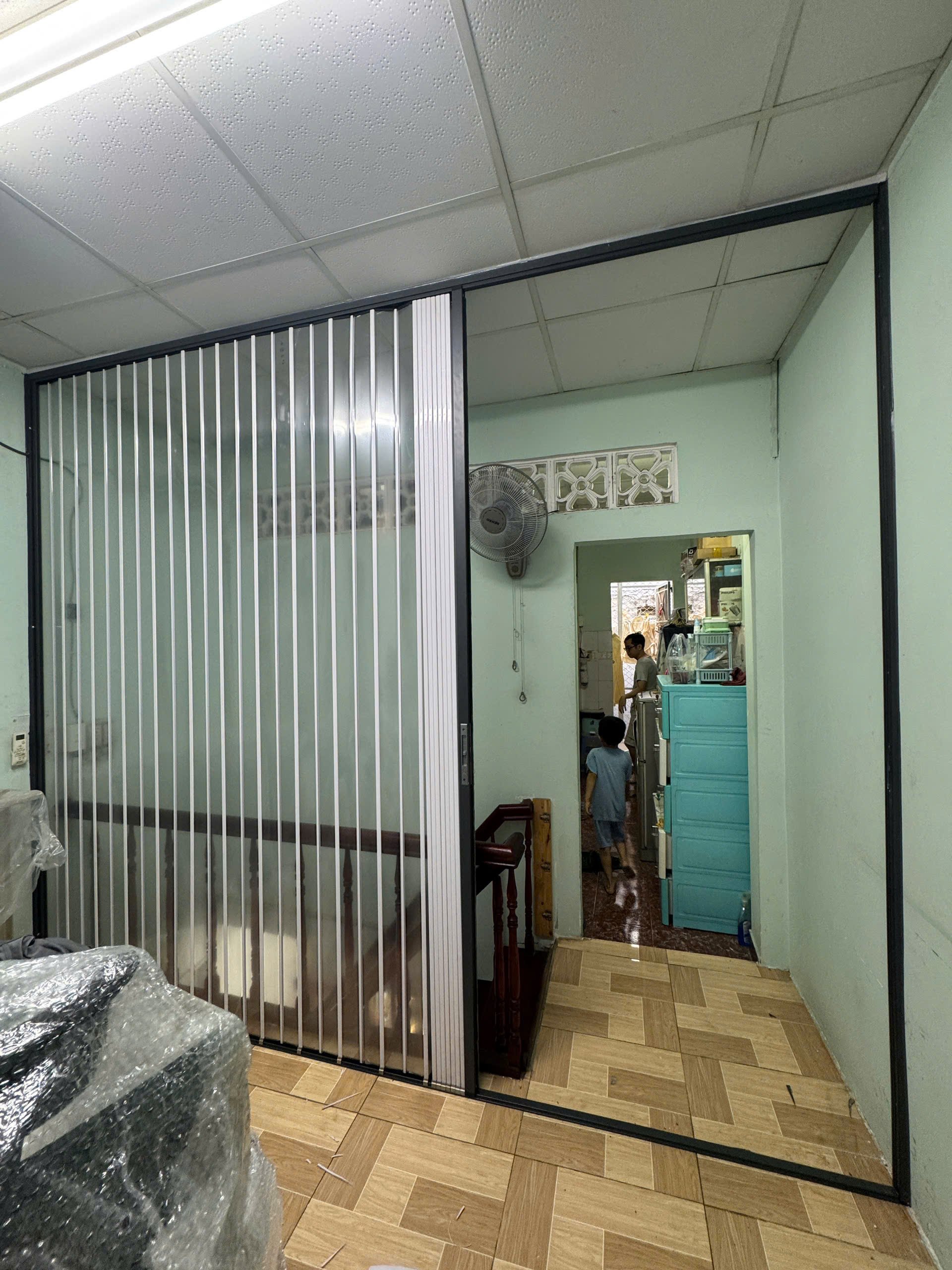 Cửa nhựa lá trong polycarbonate